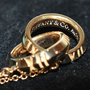Tiffany Interlocking Necklace Gold